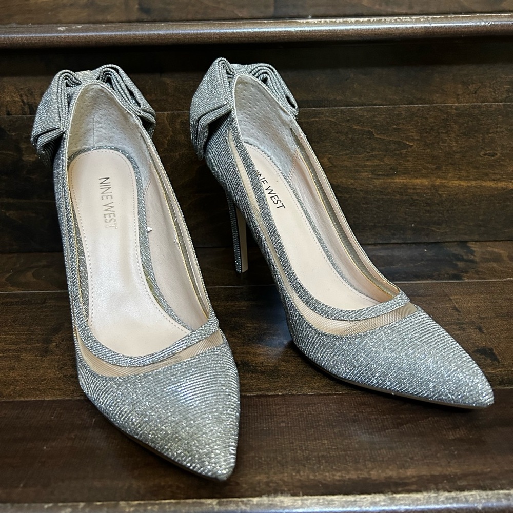 Nine west bow Glitter pumps size 8